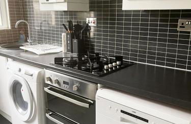 Large 3 Bedroom Home, Sleeps 7, Ideal for Families & Contractors, Long-Stay Friendly, Hosted by Clark Property Estates - Foto 2