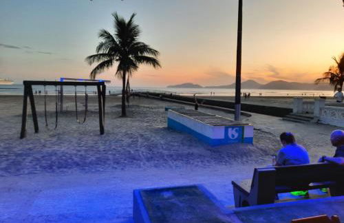 Frente Mar e Conforto | Ar cond, Vaga, Lava e Seca - Foto 29