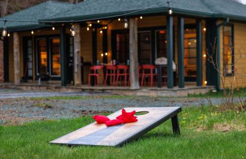 Sleeps 16-Hottub-Sauna-Pet Friendly-7 Min to Ski - Foto 13