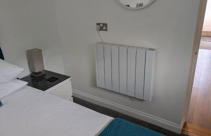 Sittingbourne 1 bed self-contained annex, with parking - Photo 12