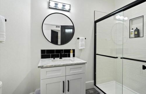 Private Oasis On 2 Acres with Indoor Pool and Theater - Foto 35