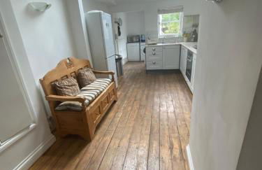 Fermaine, 50m from sea, garden, dogs, town centre - Photo 14