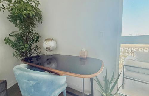 Designer Silver Lake Stylish One Bedroom with Parking - Photo 16