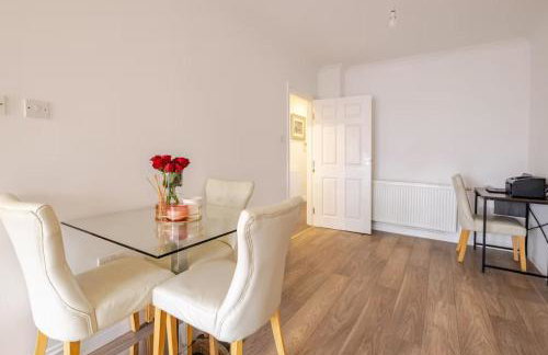 Spacious 2BDR Apartment, WIFI+ Great TV - Foto 9