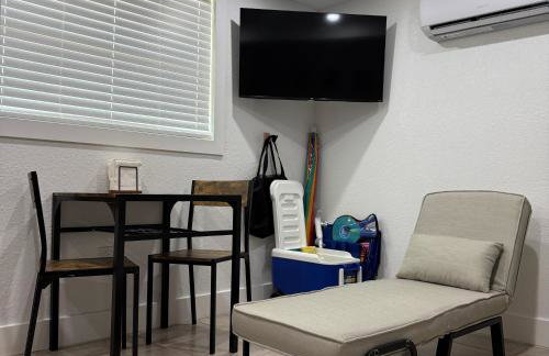 Private, cozy, beach guest-suite C - Photo 23