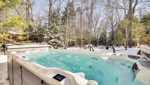 Games, Fire Pit, Hot Tub Pocono Lake Family Home! - Foto 1