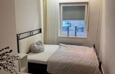 Quiet Family Apartment - 10 min to Center & Oktoberfest - Free Parking - near Nymphenburg Palace & Botanical Garden - Photo 4