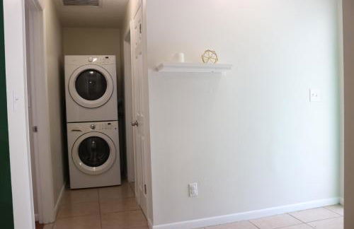 Hidden Emerald-Apartment with Kitchen and Laundry - Foto 7