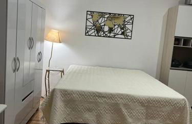 Flat Studio em Área central com ar condicionado e Garagem - Foto 1