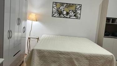 Flat Studio em Área central com ar condicionado e Garagem - Foto 1