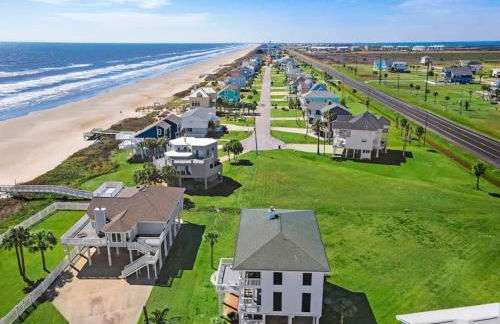 Huge beach house with great views, steps from sand - Foto 60