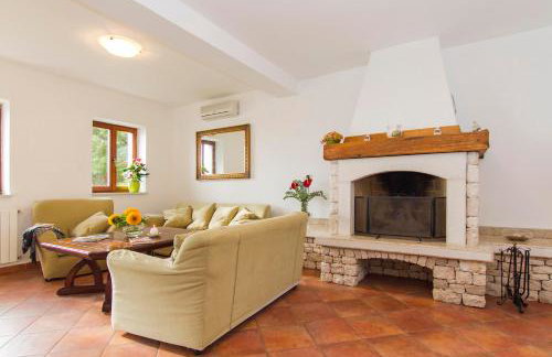 Elegant 4-Bedroom Villa with Private Pool and Amazing Sea Views - Photo 14