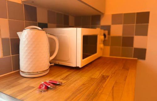 Chase View 1 Bed Sleeps 4 Parking WiFi Contractors - Photo 8