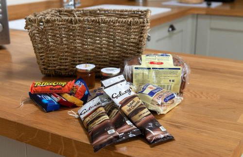 CRUCK BARN - Beautiful Renovated Barn within the Countryside - Photo 29