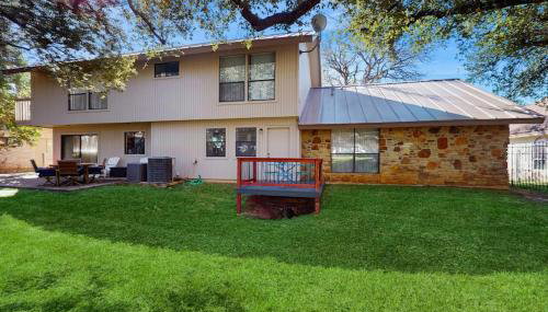 Cozy Dog-Friendly Home WITH Full Kitchen, Patio & Backyard, Close to Golf Course - Photo 3, Garden, Garden view