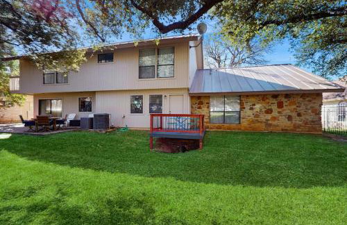 Cozy Dog-Friendly Home WITH Full Kitchen, Patio & Backyard, Close to Golf Course - Foto 1