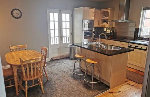 Spacious 3 Bedroom Apartment in Hillsborough, NI - Foto 9