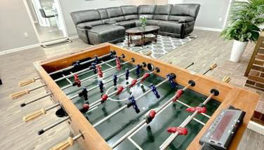 Cozy Large 5BR Beach Villa 1 Minute to Beach - Photo 3, Game Room
