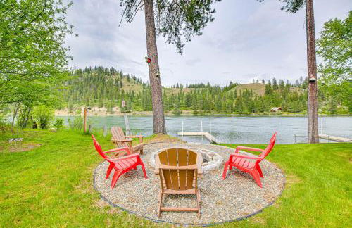 Family Fun on Ruby Creek Cusick Hideaway with Dock - Foto 1