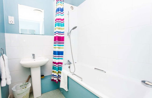 Charming Peaceful 2 Bed with Parking and Garden - Photo 17