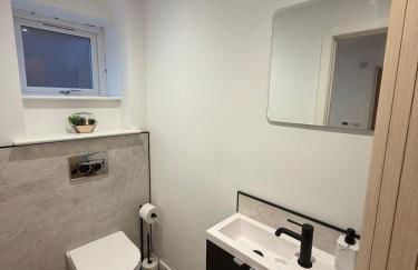 Luxury House, Great Location in Redditch - Contractors - Families - Groups - Relocators - Sleeps 9 - Foto 14