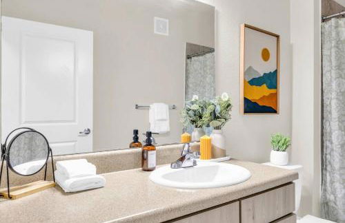 2BR Family Suite with Games & Pool - Foto 22