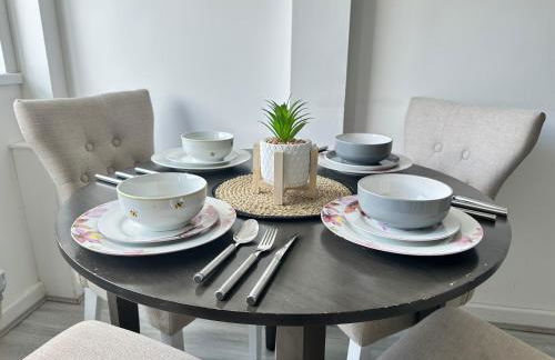 Cozy Family House 10 min from Manchester Airport - Photo 19