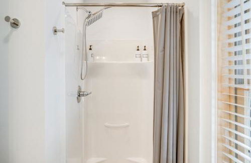 Lakefront Hinsdale Home about 10 Mi to Pittsfield! - Photo 12