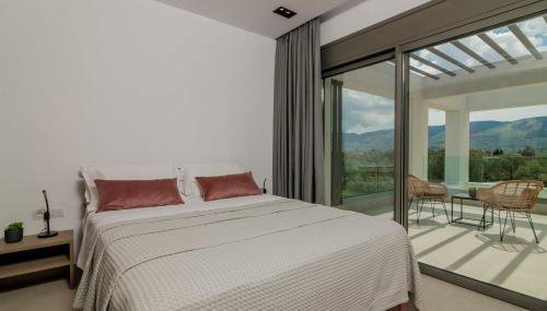 Antonia Villa - Luxurious Serenity with Private Pool, by ZanteWize - Foto 2