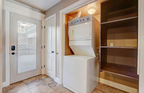 Sunrise Beach for Family Fun and Walk to Noahs Ark - Foto 16