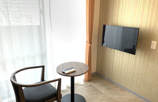 Mr.KINJO Miki24 in front of Makishi Station - Foto 10