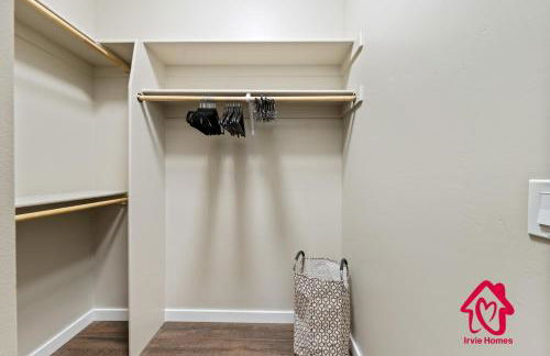 Fireside Oasis Retreat - An Irvie Home - Foto 43