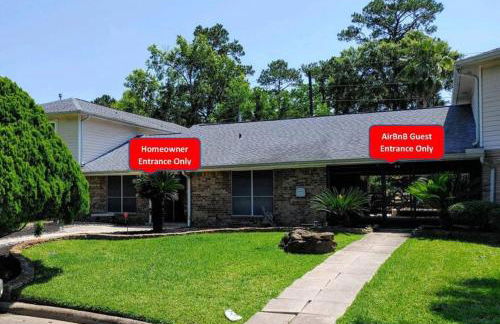 Crosby Backyard Oasis with Weekday Specials! - Foto 63