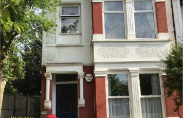 Bikki Apartments - 2 Bed - Free Parking - Own Entrance - Photo 18