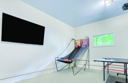 7 Bdrm, Pickleball, Bball, HotTub, FirePit, Golf! - Foto 26