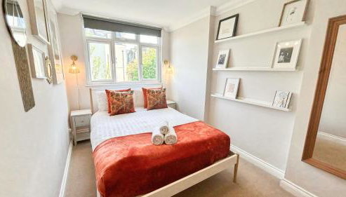 Lovely 4-Bedroom Kilburn Flat with Garden and Parking near Hampstead Heath, Abbey Road by Staylio London - Foto 5, towels, Other