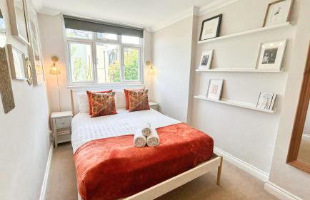 Lovely 4-Bedroom Kilburn Flat with Garden and Parking near Hampstead Heath, Abbey Road by Staylio London - Foto 5