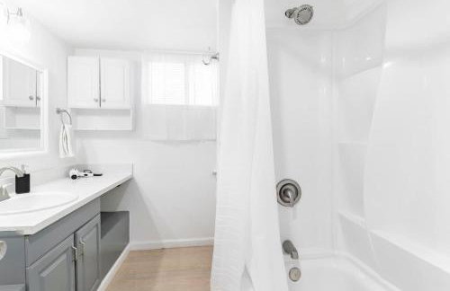 Charming Two Bedroom Sleeps 6! Close To Strip! - Foto 3