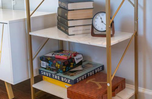 Fam-Biz Friendly 3BD with Fire pit & BBQ - Downtown - Foto 10