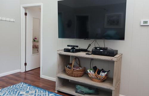 Dog Friendly-Short Walk to Beach-Canal Front-Screened Porch-Peaceful - Foto 12