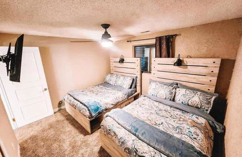 Pet Friendly/3 King Beds/Mins to Airport - Foto 10