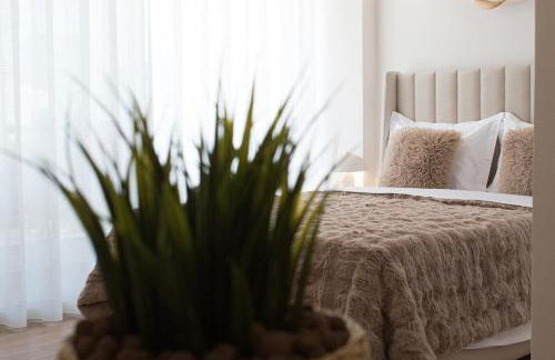 Rafina's PARADISE VIEW!!Walking access to the Port!!! Amazing Seaview!!!Steps from the Beach, 2 min walk!!WIFI 300Mbps! The Lux Seaside Retreat! - Foto 49