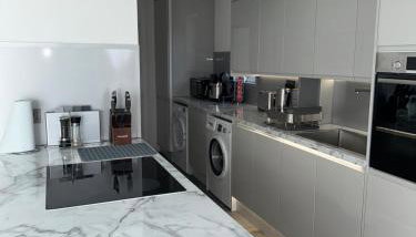 Modern four bedroom semi-detached house with off street parking 8 min drive to Wembley stadium, 5 miles to Central London - Foto 3