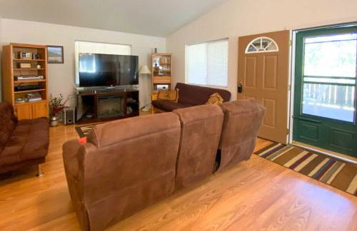 Private 2-Acre Retreat with MTN Views, Walk to River - Foto 4