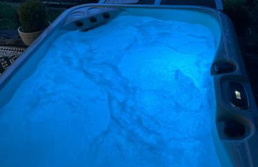 Unique Orchard Lodge for couples with hot tub - Photo 17