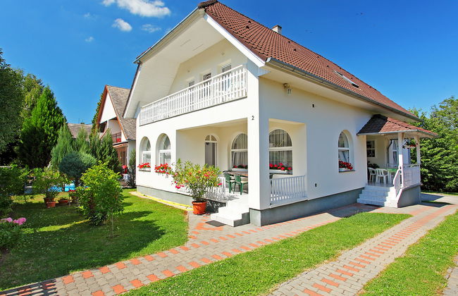 7 bedroom House in Balatonszárszó with garden and terrace - Photo 16