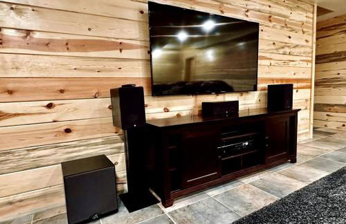 Backwoods Bonanza - Big Cabin With Hot Tub! - Foto 22