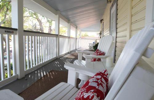 2 Bedroom Apt Overlooking Dunedin Town Square NO KIDS, NO PETS - Photo 36