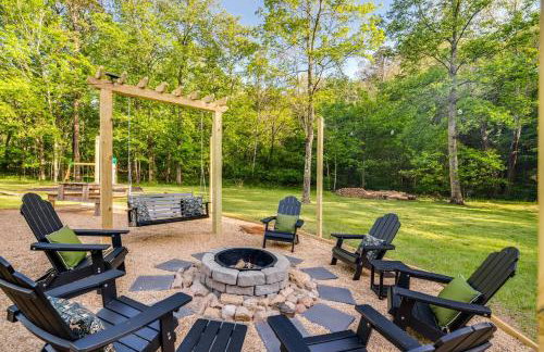 NEW! Shenandoah family & dog friendly cabin - 5 min walk river with private river access, BBQ, playground, fire pit - Foto 35