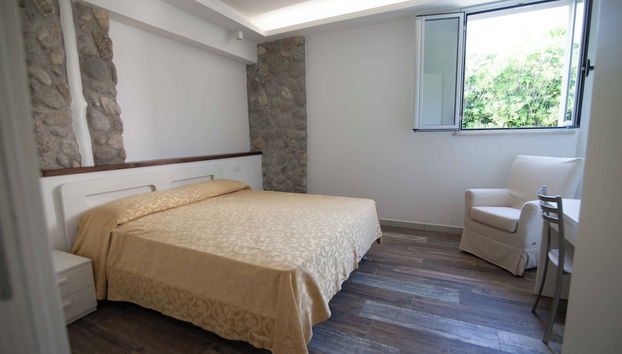 Marinella Beach Apartments - On The Beach - Private Free Parking - Photo 2, Chambre